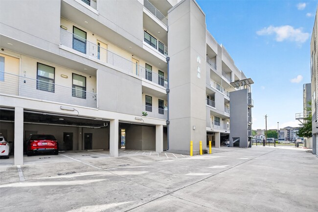 Photo - 2401 Crawford St Unit B209