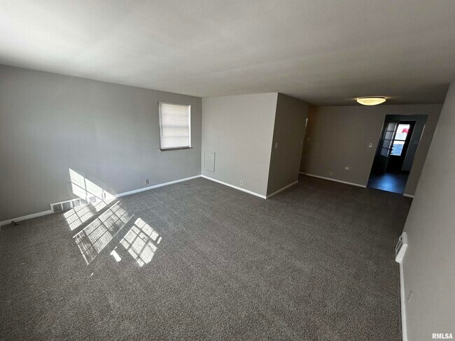 Photo - 715 W Ridge Rd Unit 1