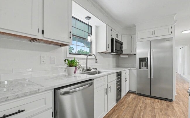 Photo - 11929 Patrick Henry St