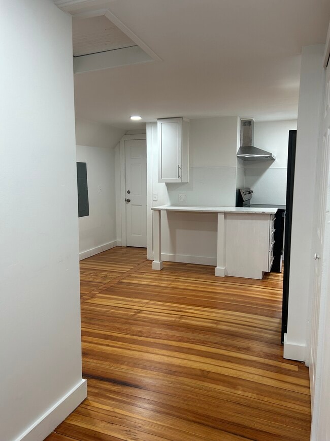 Building Photo - 288 Carew St Unit 3