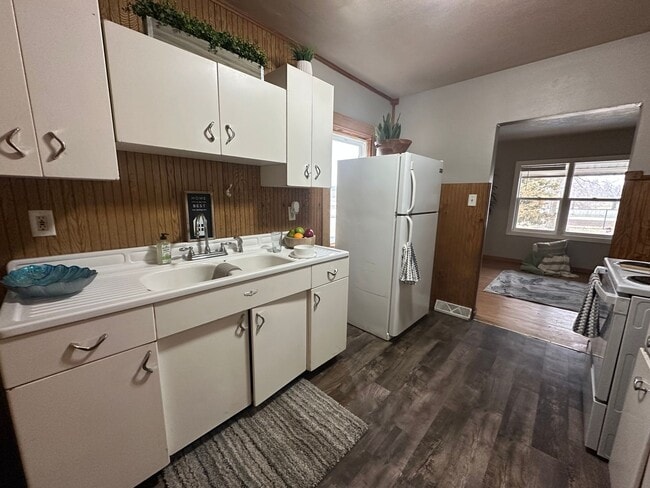 Photo - 2 bed, 1 bath home for rent in Waterloo