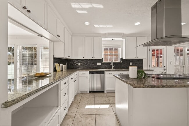 Building Photo - 11414 Meadow Lake Dr