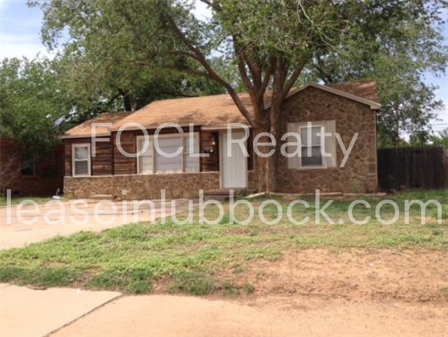 Building Photo - 2 Bedroom 2 Bathroom with an Extra Living Space