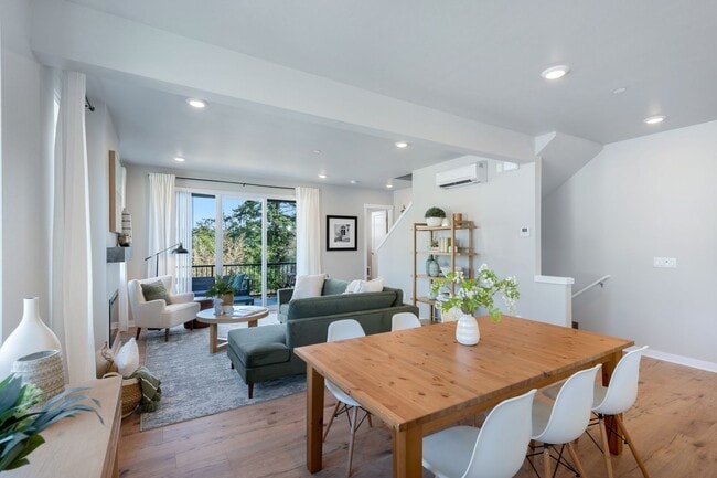 Building Photo - 4 Bed | 3.5 Bathroom | 1840 Sq Ft | $3,400