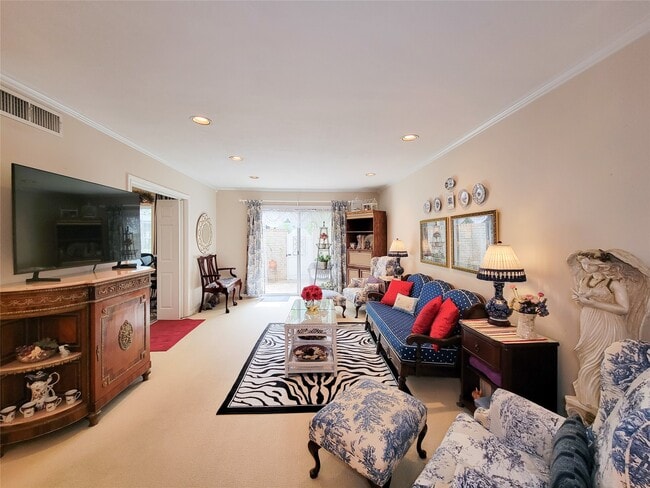 Building Photo - 2601 Bellefontaine Unit A104