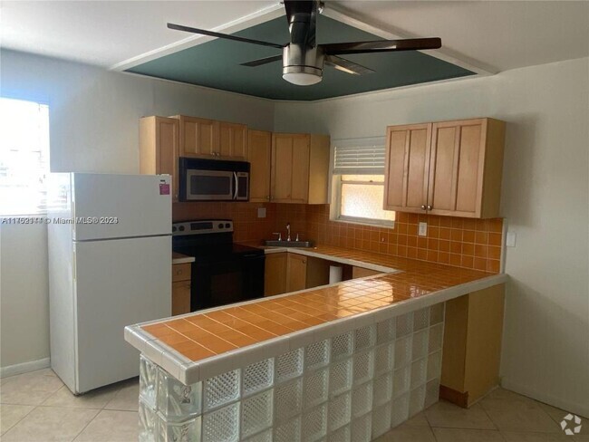 Building Photo - 1 bedroom in North Miami FL 33181 Rental