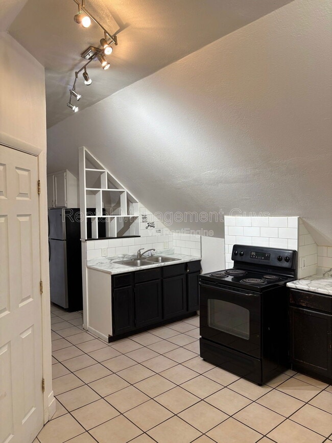 Building Photo - 793 Selby Ave Unit 3