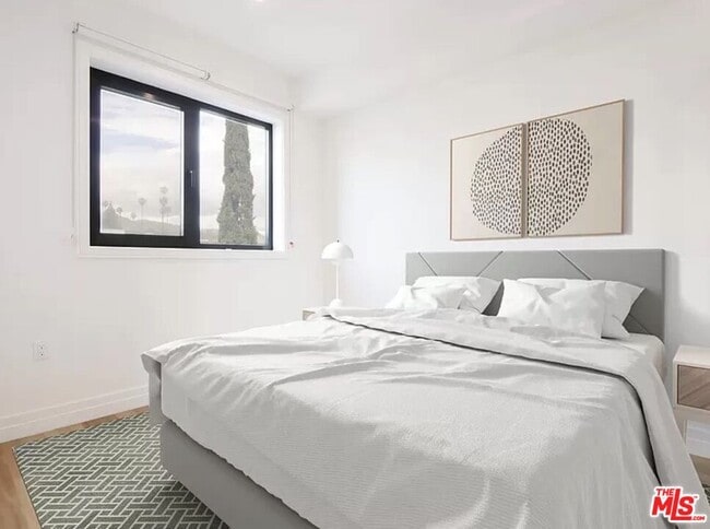 Photo - 1525 N Hobart Blvd