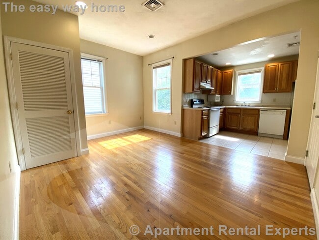 Photo - 466 Green St Apartment Unit #9