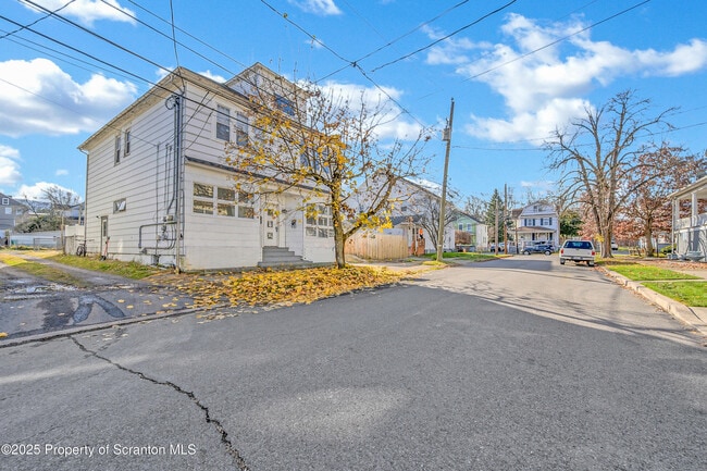 Photo - 53 Sobieski St