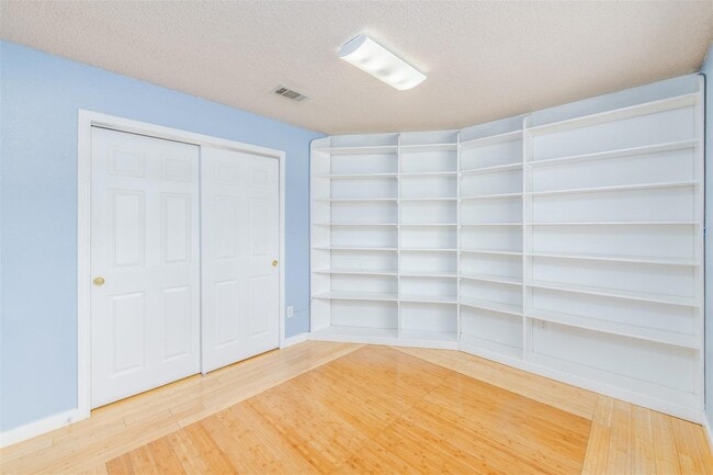 Photo - 529 Lindly St