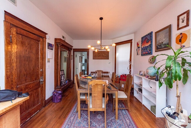 Photo - 1227 N Rockwell St Unit 2