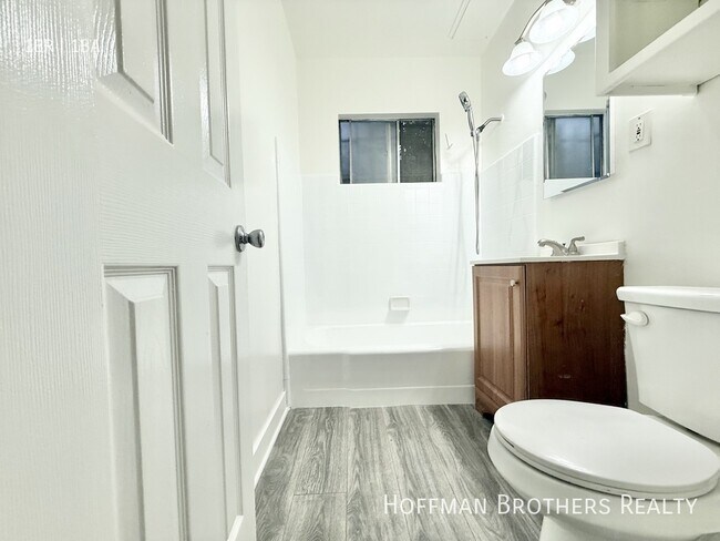 Photo - 1220 S Manhattan Pl Unit 2