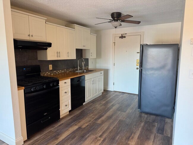 Photo - 136 Mammoth Rd Unit 23