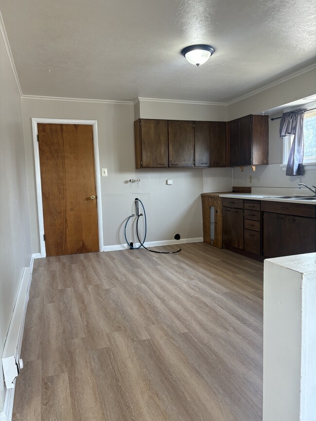 Photo - 135 S California St