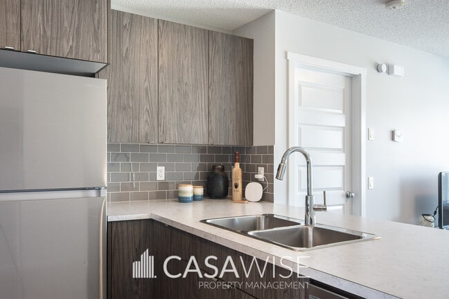 Photo - 3073 Coughlan Ln SW