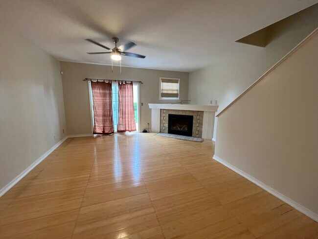 Photo - 341 Manning Dr