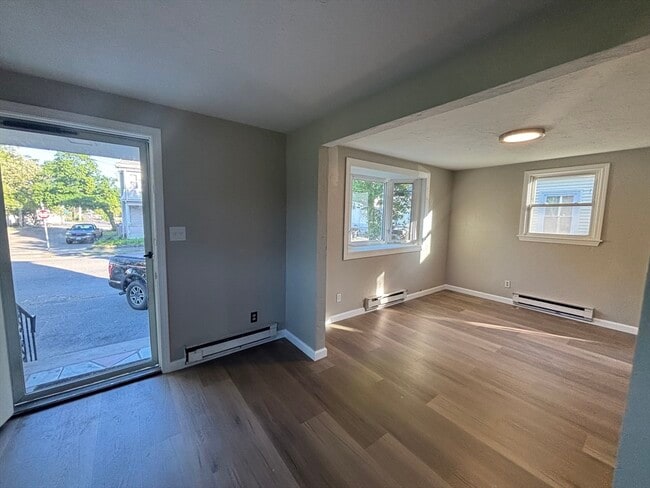 Photo - 162 Essex St