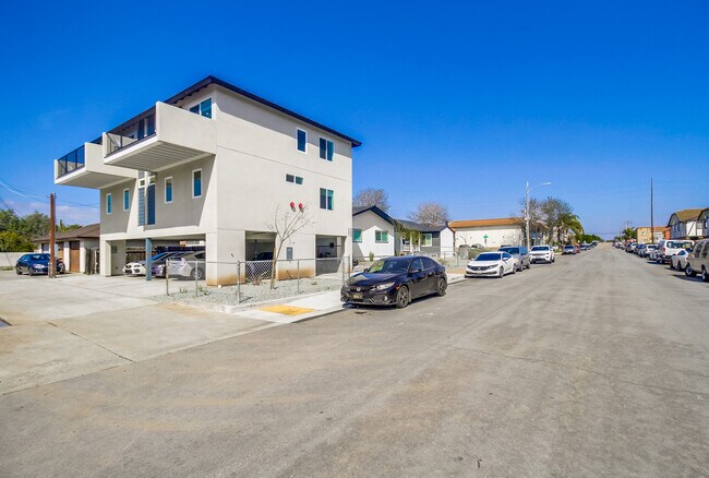 Photo - 721 E 22nd St