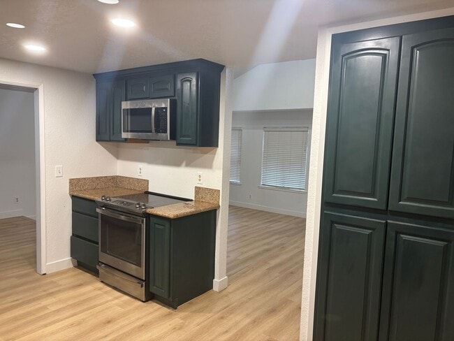 Photo - Beautiful Fair Oaks 4/2!  BIG HOUSE  **See details below for viewings**