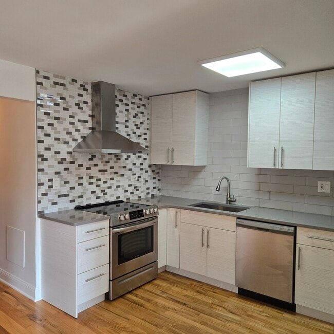 Photo - 1817 W Touhy Ave