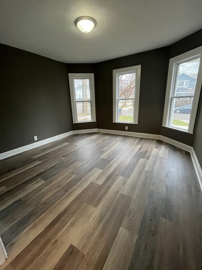 Photo - 239 Straight Ave SW