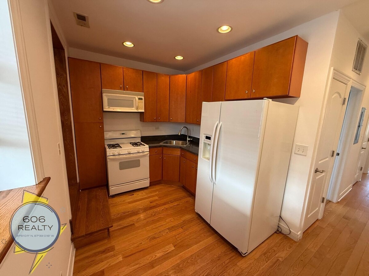 Photo - 5207 W Belmont Ave Unidad 1