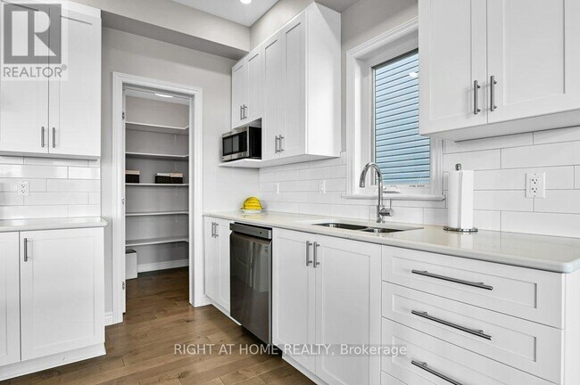 Photo - 844 Snowdrop Cres