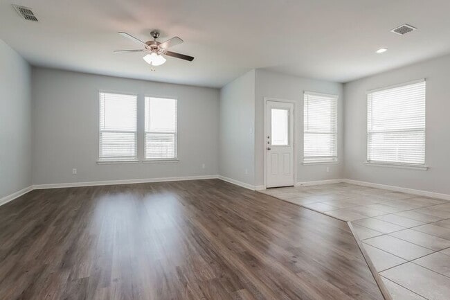 Photo - 2614 Lavender Ln