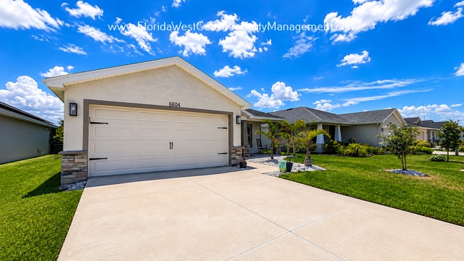 Building Photo - EXCEPTIONAL 3 BEDROOM/2 BATH HOME PLUS LARGE FENCED YARD! LONG TERM LEASE- UNFURNISHED!