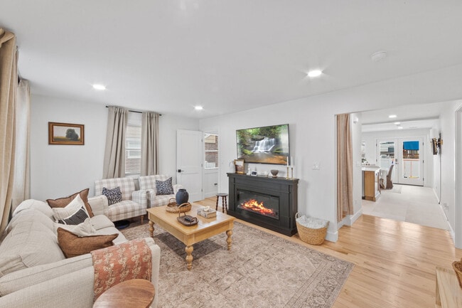 Photo - 17-11 Berdan Ave