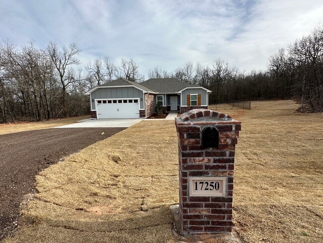 Building Photo - Beautiful 3 Bedroom, 2 Bathroom on 1.46 Acre Wooded Lot!