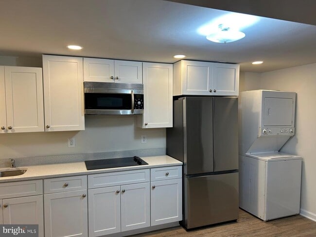 Photo - 125 Oakview Dr SE