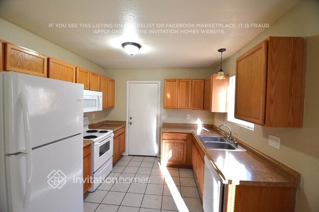 Photo - 2222 W Bowker St