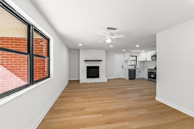 Photo - 1951 W 19th St