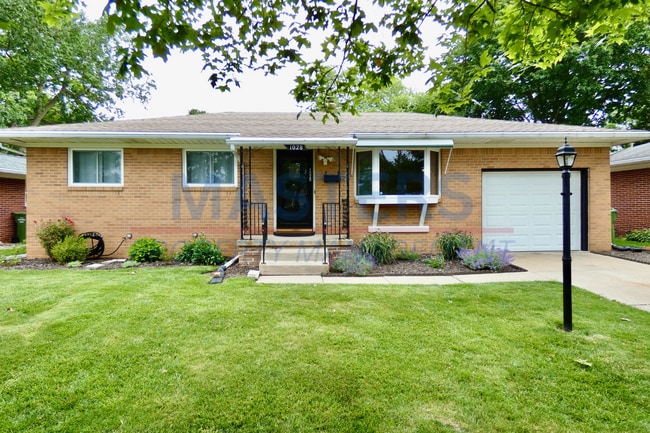 Spacious 3 Bedroom + Office Home in Maumee with New Appliances & Finished Basement - Spacious 3 Bedroom + Office Home in Maumee with New Appliances & Finished Basement