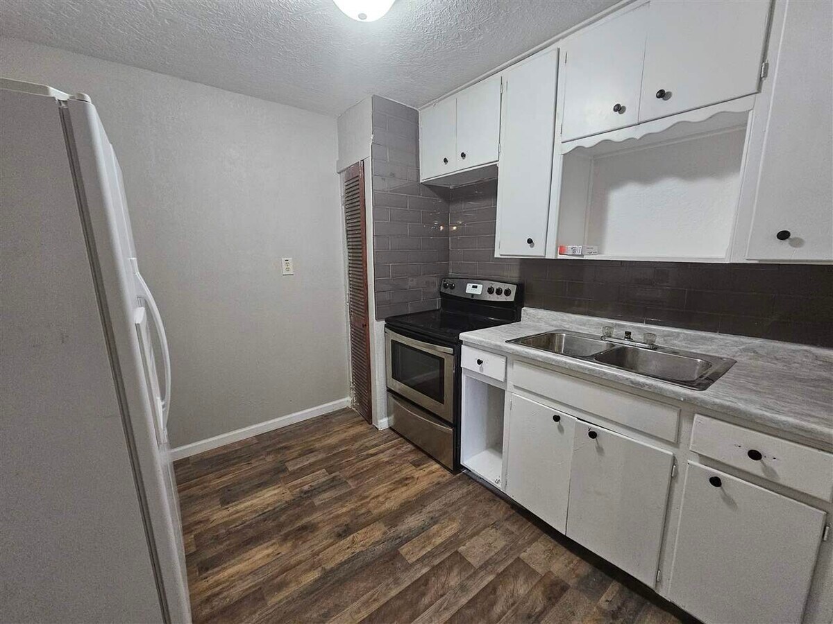 Photo - 102 SW 25th St