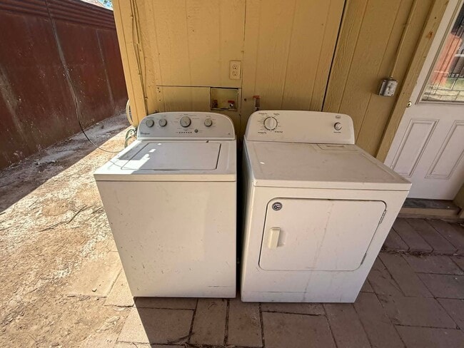 Photo - 1137 E Adelaide Dr