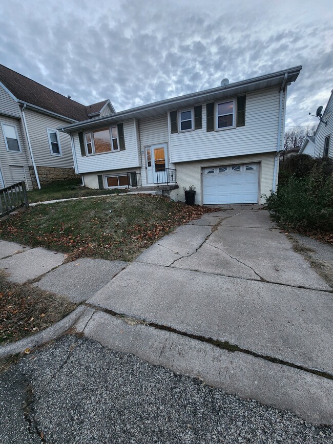 Photo - 1625 N Algona St