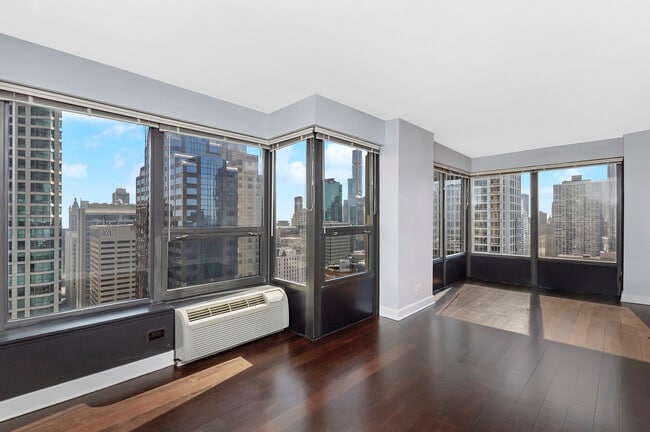 Photo - 30 E Huron St Unidad 3602