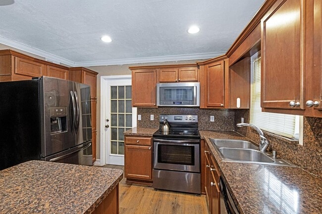 Photo - 728 Saybrook Cir NW