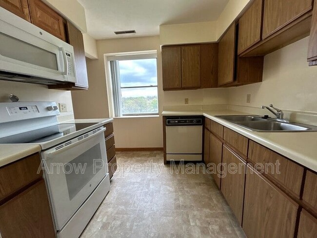 Photo - 208 E 5th St