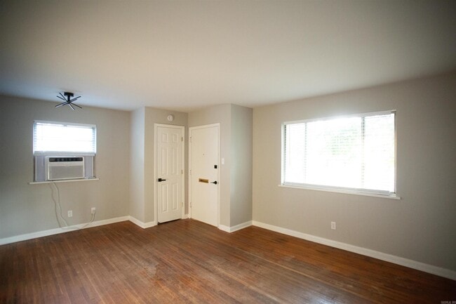 Photo - 123 N Jackson St