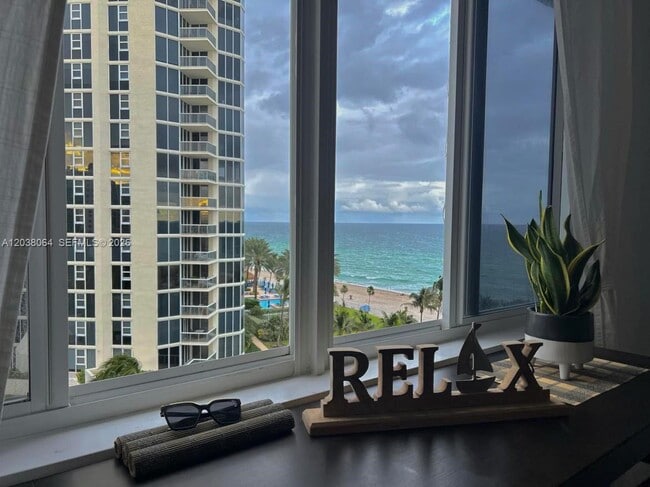 Building Photo - 19201 Collins Ave Unit 622