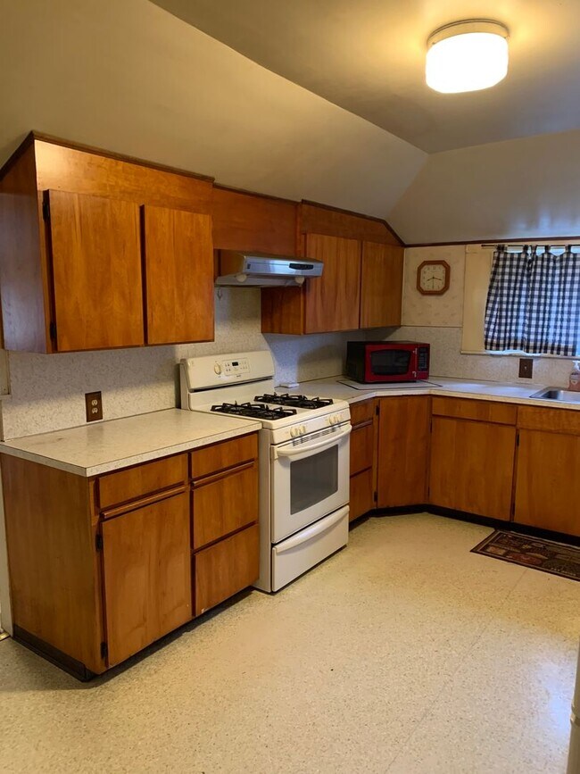 Charming Vintage Farm Home w/4 bedroom, 2 House Rental in Coos