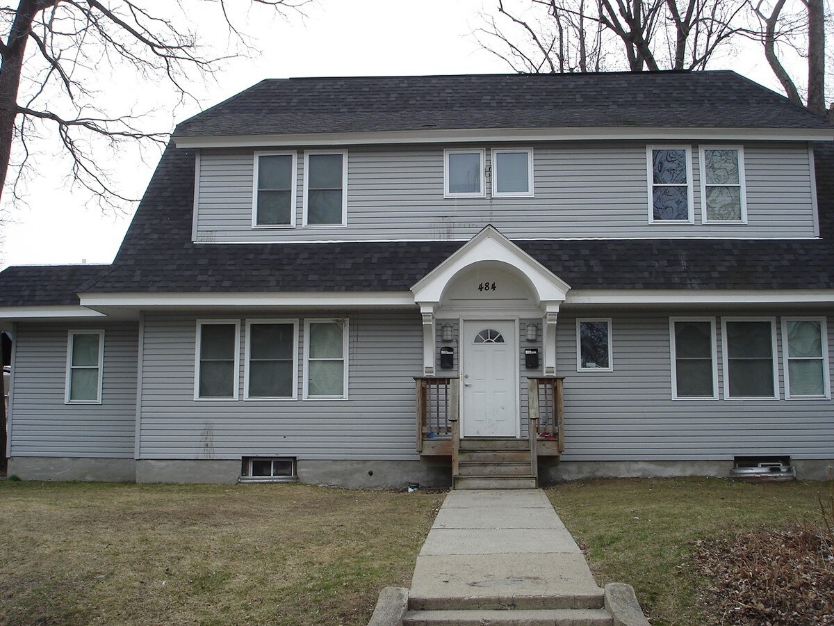 Photo - 484 Hamilton St