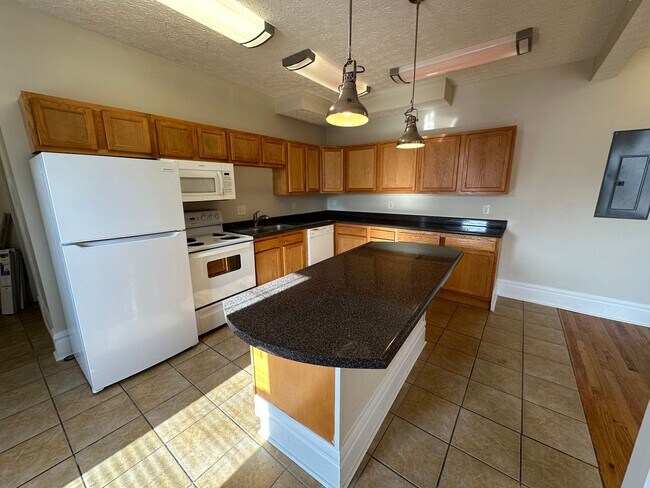 Photo - 265 E 11th Ave