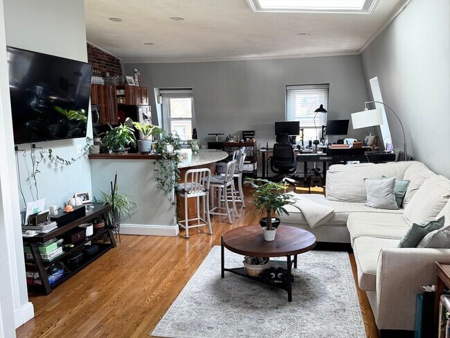 Photo - 172 Bunker Hill St Unit 3