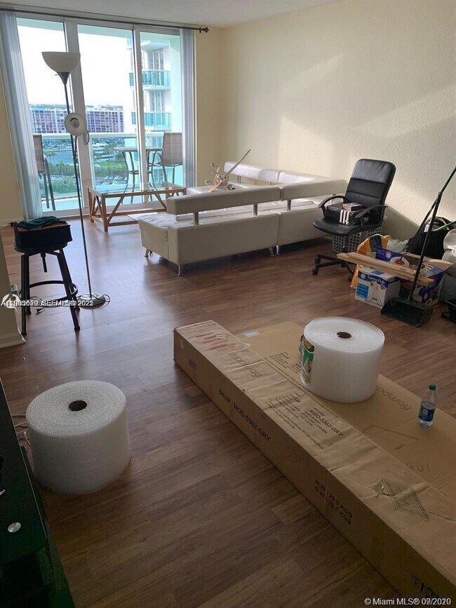 Building Photo - 3901 S Ocean Dr Unit 14Q