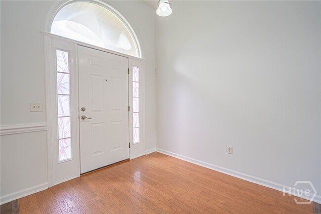 Photo - 114 Laurens Ln